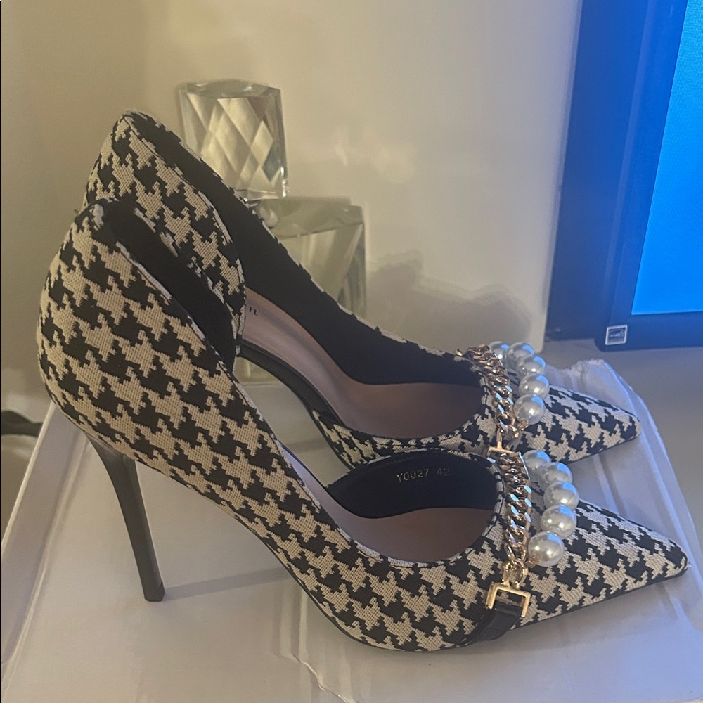 Yuzefi Houndstooth Heels with Pearl Detail - Picture 3 of 13